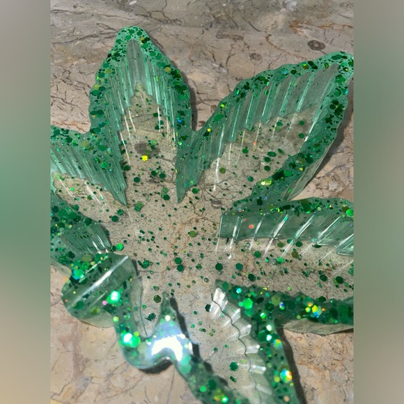 Pot Leaf Resin Ashtray Handcrafted | Home Decor - Picture 8 of 11